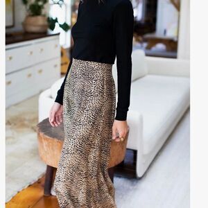 NWT ❤️Victoria Secret cheetah skirt